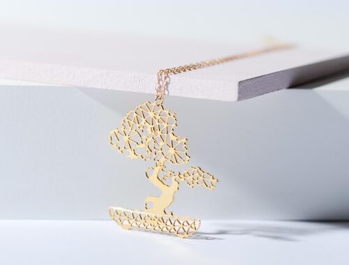 Colgante Bonsái Geométrico Dorado – Diseño Minimalista Japonés para Joyas